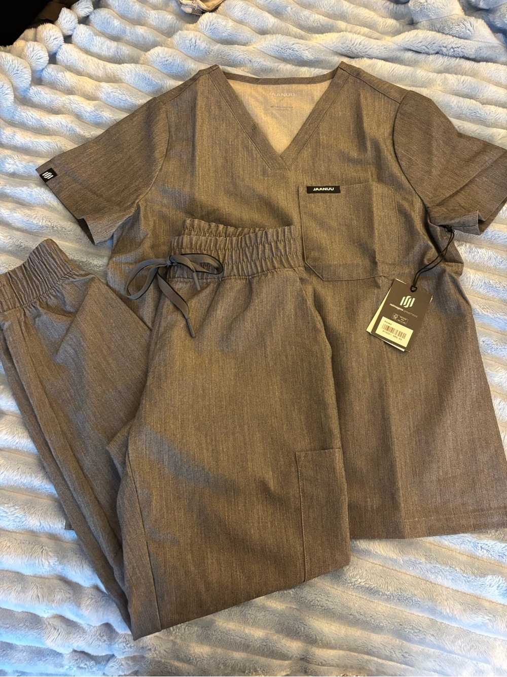 NWT Jaanuu Women's Scrub Set - Heather Gray V-Neck Top (XS) & Joggers (XXS)